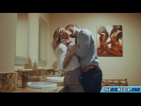 ❤️ وقتی یک بلوند بی تنه شما را در یک دستشویی عمومی اغوا می کند ❤❌ پورنو در fa.xxxtophd.ru ☑